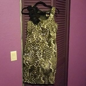 Gorgeous dress. corset built in